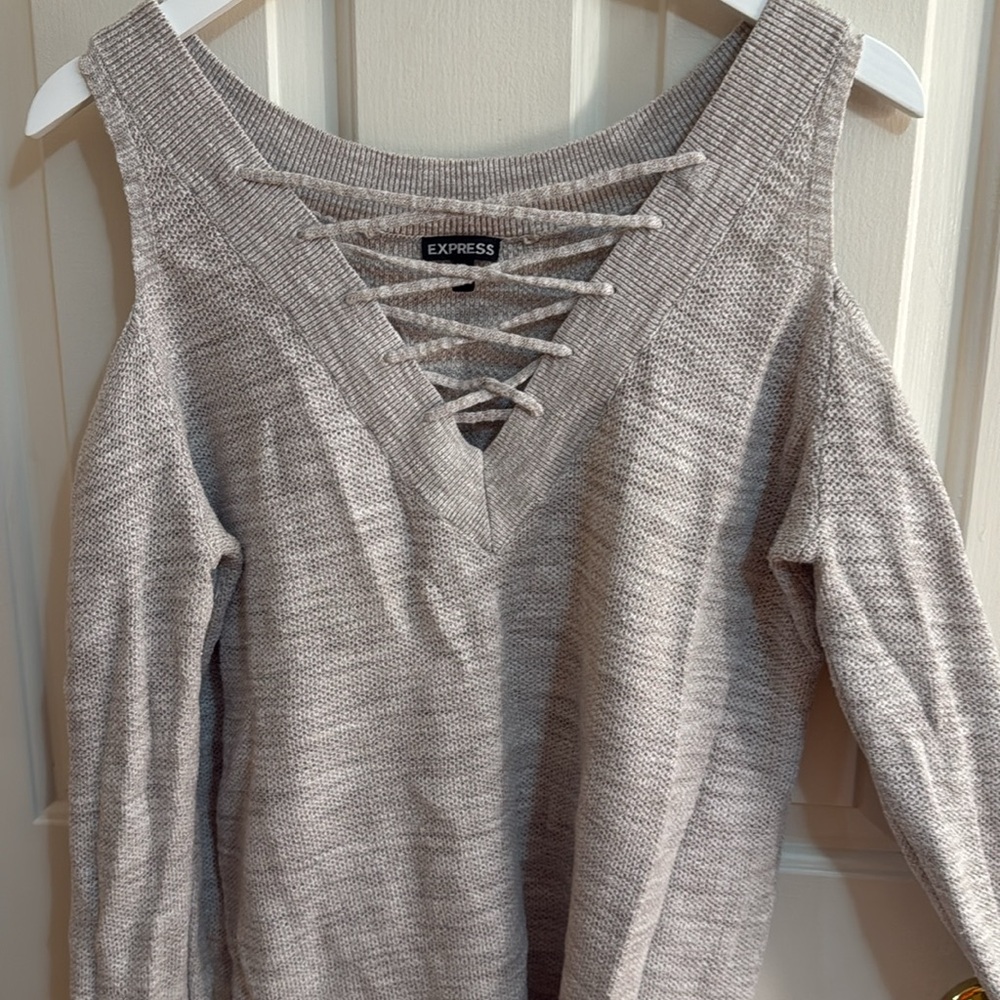 Women's Gray Sweater express v cut shape barely worn